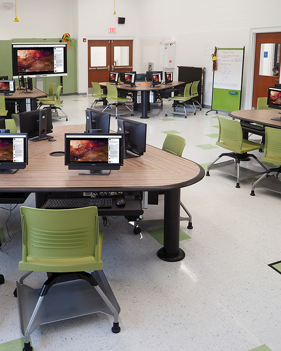 SMARTdesk STEM lab robotics room